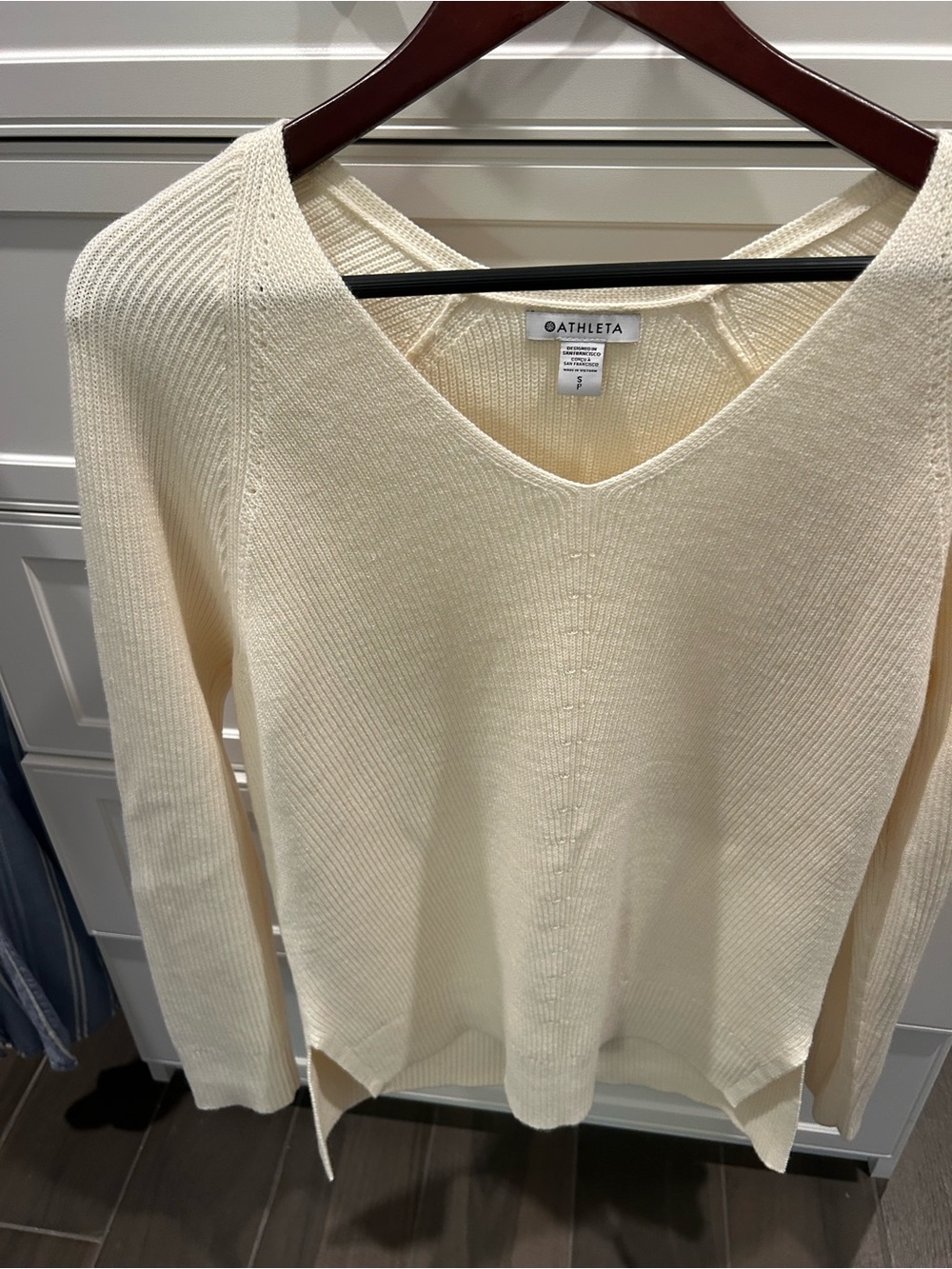 Athleta Ivory V-Neck Lightweight Knit Sweater